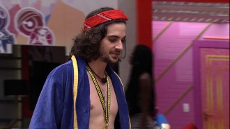 Fiuk comemora no BBB21: 'Hoje tem o que? Tem festa'