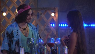 Fiuk diz para Thaís que não está pronto para ser um casal