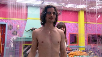 Fiuk tira a barba e recebe elogio de Thaís no BBB21: 'Está gato!'