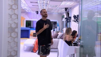 Fred e Larissa planejam tomar banho pelados no Quarto do Líder do BBB 23