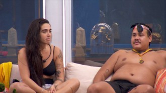 Giovanna recebe atenção por sandália ortopédica; entenda