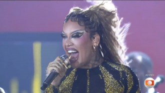 Gloria Groove faz show repleto de hits em festa do BBB 26
