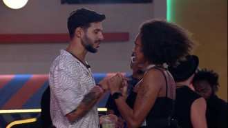 Jessilane nega fazer alianças com Rodrigo: 'Não acho justo'