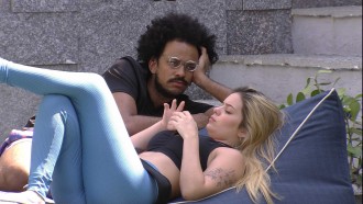 João Luiz afirma para sister do BBB21: 'Posso ir nesse Paredão'