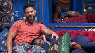 Juninho entrega primeira ficada do BBB 24: 'Rolou beijinho hoje'