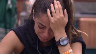 Key Alves tem crise de choro no café da manhã