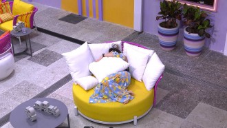 Laís chora na área externa no BBB 22: 'Cansada'