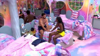 Leidy Elin e Matteus se acertam e se abraçam no BBB 24