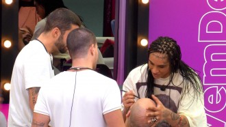 Linn da Quebrada brinca com brother no BBB 22: 'Que sensual!'