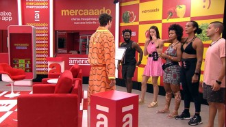 Lucas e brothers do VIP fazem compras no Mercado Americanas