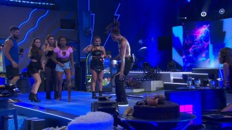 Luigi performa Michael Jackson na festa do BBB 24