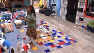 Lumena dança na sala do BBB21