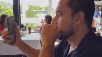 Maike faz videochamada com Gabriel e João Gabriel