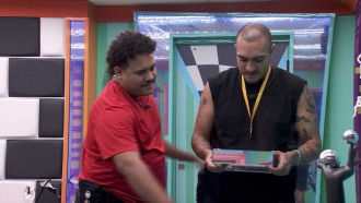 MC Bin Laden estreia Quarto do Líder no BBB 24