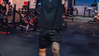 Mc Binn comemora perda de gordura: 'Só quem luta sabe'