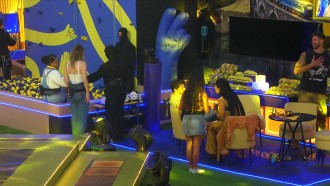 Milena ouve DR de quarteto e comemora: 'Bravo'