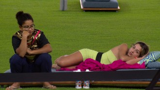 Milena planeja vingança após acabarem com suco da Xepa