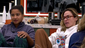 Milena se espanta com apelido mencionado por Jordana: 'Estranho'