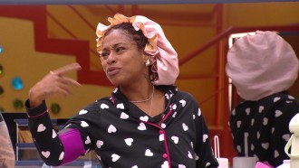 Na cozinha do BBB 25, Thamiris lembra traição: 'Tomei um boizão'