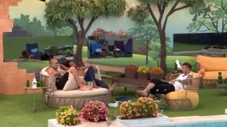 Nizam elogia pai de Vanessa Lopes: 'parece o Ken moreno'