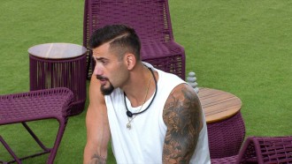 Nizam sobre sister: 'Ela tá querendo chamar atenção'