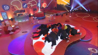 No BBB 22, Brothers dançam 'Envolver' de Anitta até o chão