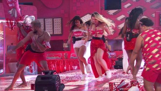 No BBB 24, Vanessa Lopes e Yasmin dançam juntas