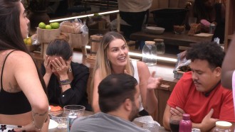 No BBB 24, Yasmin afirma para Davi: 'Está distorcendo as coisas'