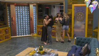 Chaiany e Jordana dão selinho no BBB 26