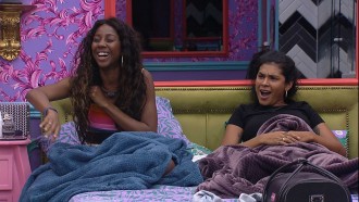 No BBB21, brothers brincam e contam piadas no Quarto Colorido