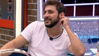 No BBB21, Caio comenta sobre sua Festa do Líder: 'Muito curioso'