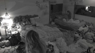 No Quarto Deserto, Paula nega que tenha pacto com Cristian