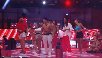 Participantes do BBB 25 fazem coreografia juntos na Festa