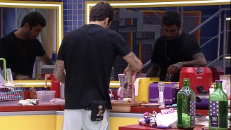 Pedro Scooby cozinha no BBB 22