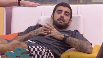 Pedro Scooby diz para Douglas Silva: 'Você vai voltar gigante'