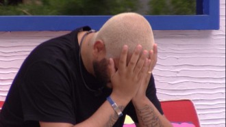 Projota chora ao lembrar do aniversário da filha