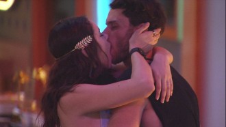 Relembre os primeiros beijos do BBB