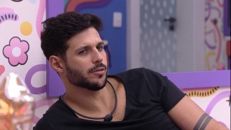 Rodrigo sobre Naiara Azevedo: 'Acho que ela vota em mim'