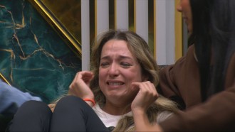 Samira comemora vaga no Top 10 do BBB 26: 'Ganhei uma casa'