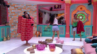 Sisters dançam forró enquanto Monstros cumprem Castigo