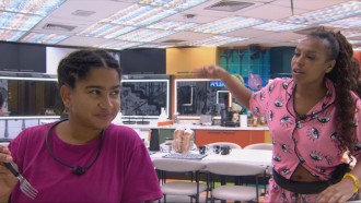 Sol Vega se irrita com Milena e grita: 'Respeita, minha filha'