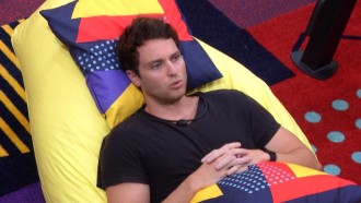 Sozinho, Lucas desabafa na academia do BBB 22: 'Fiquei chateado'