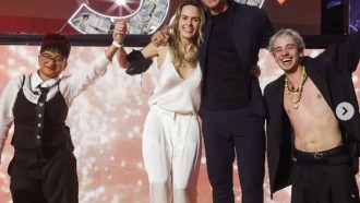 Tadeu Schmidt abre álbum de fotos com finalistas do BBB 26