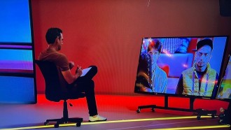 Tadeu Schmidt mostra bastidores do Jogo da Discórdia