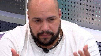 Tiago Abravanel se emociona ao falar da mãe