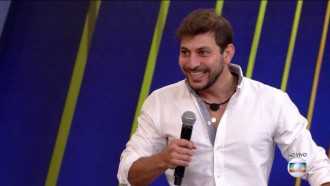 Tiago Leifert conversa com Caio, 11º eliminado do BBB21