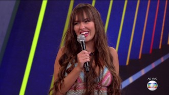 Tiago Leifert conversa com Thaís, décima eliminada do BBB21