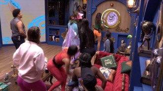 Vanessa Lopes aperta botão de desistência do BBB 24