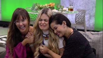 Viih Tube se emociona e vibra com Presente do Anjo