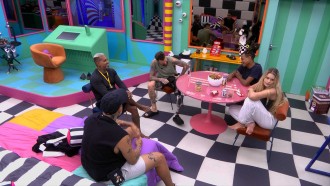 Vinicius brinca com Yasmin sobre cobra no Queridômetro